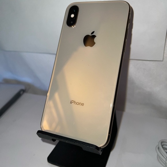 iPhone Xs 64GB Gold Unlocked - Picture 8 of 8